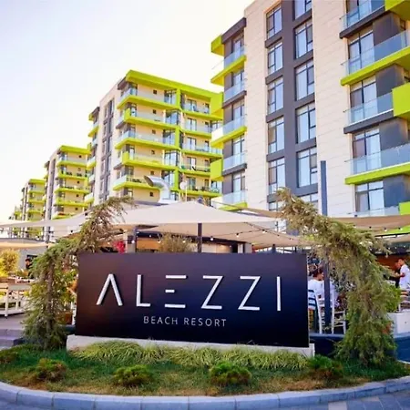 Front - Pool & Apartment Navodari