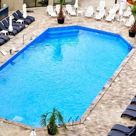 Front - Pool & Apartment *