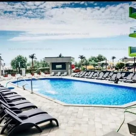 Apartment Front - Pool & Navodari