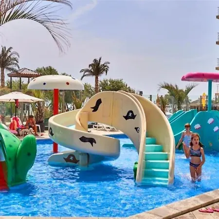Front - Pool & Navodari