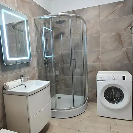 Front - Pool & Apartment *