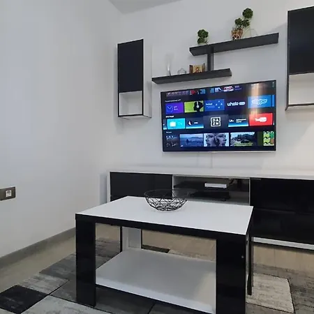 Front - Pool & Apartment *